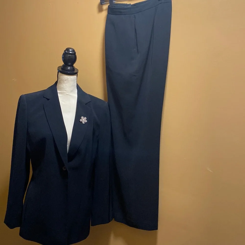 Women’s Kasper black 2 piece business suit jacket and pants sz 10 - Picture 1 of 13